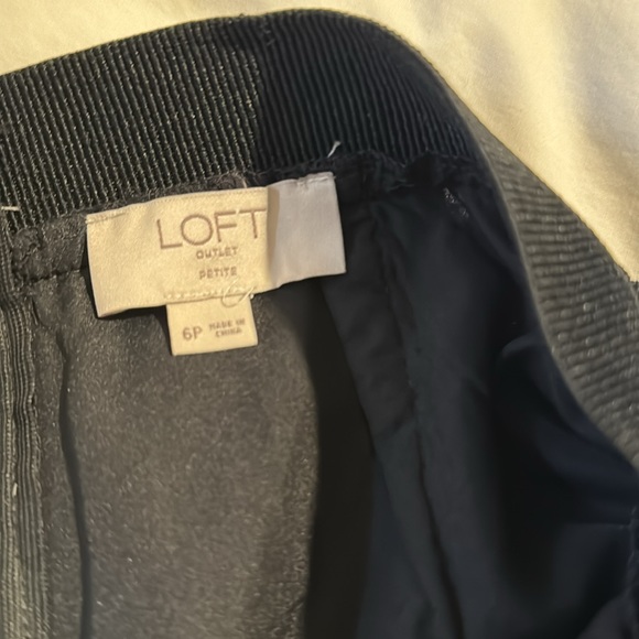 Loft, black lace skirt, size 6 petite - Picture 2 of 2